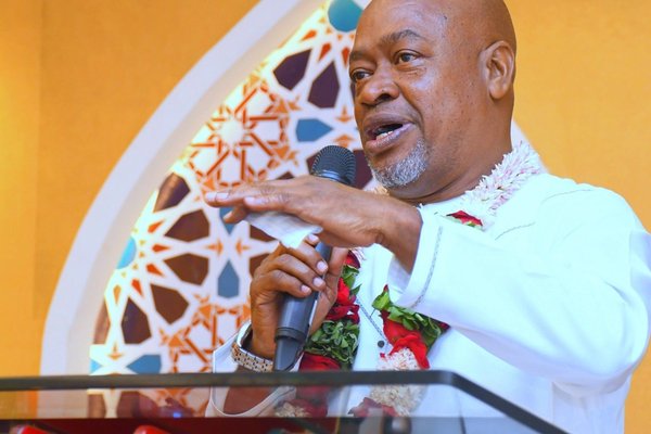 Veteran journalist Mohamed Hassan celebrated upon retirement