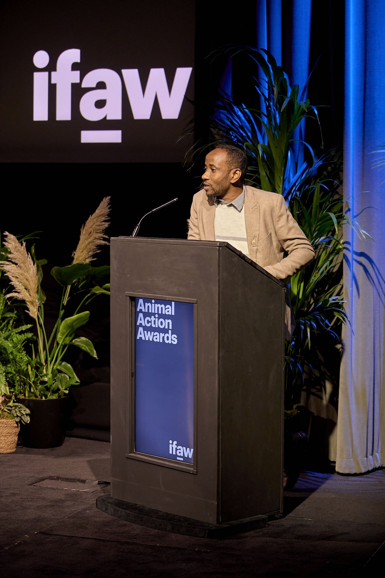 Dr Abdullahi Ali speaking at the IFAW award ceremony in London