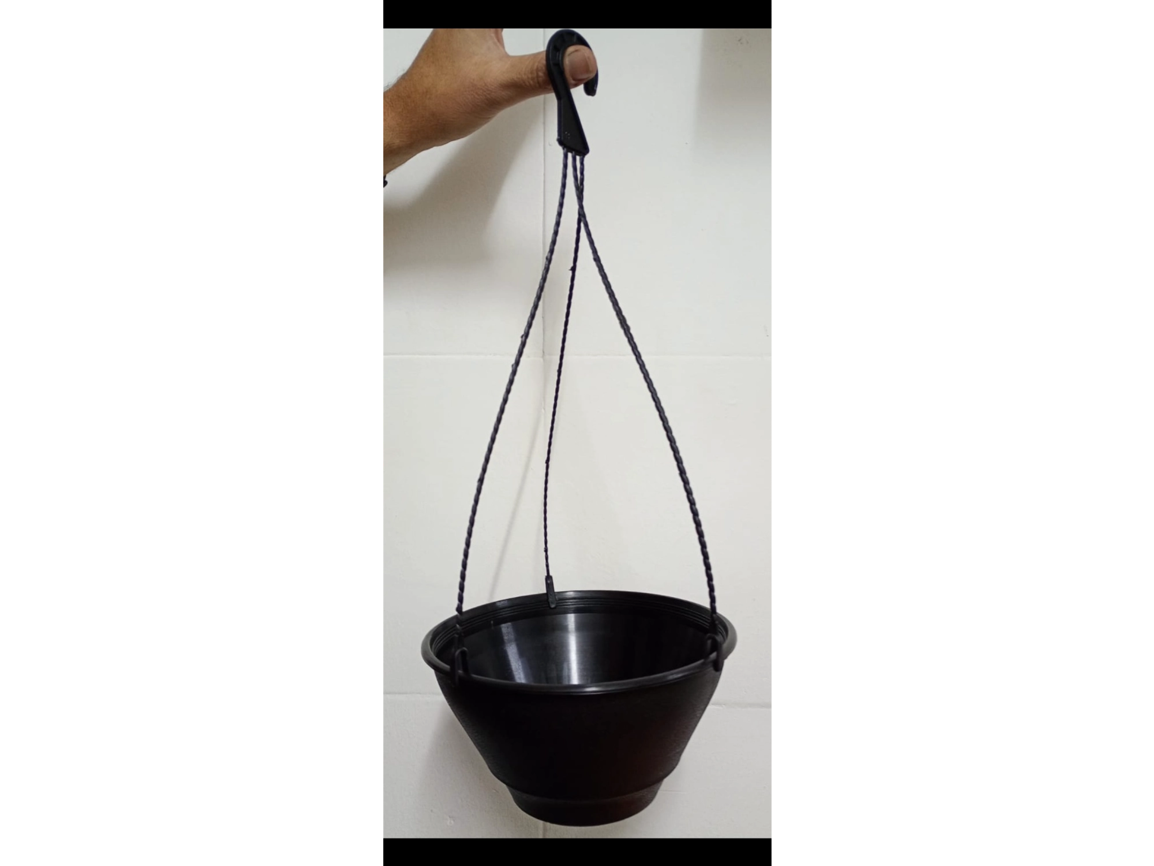maceta colgante negro