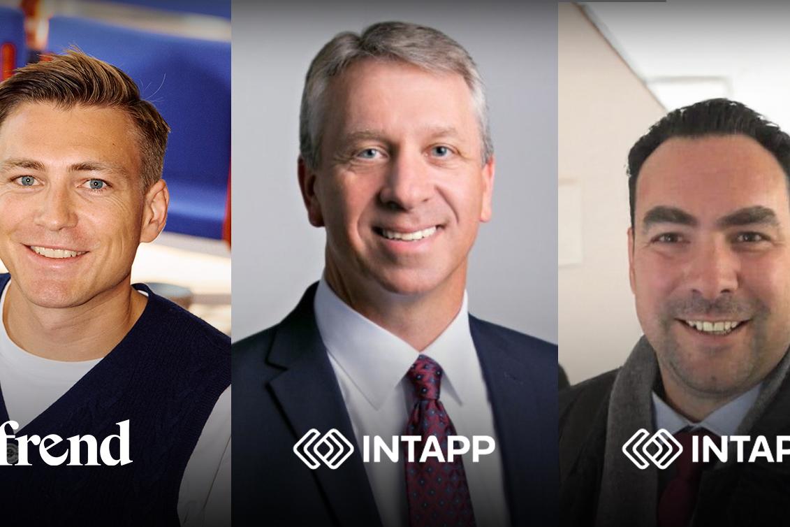 Tre menn smiler inn i kameraet. To av dem er Intapp-representanter, den tredje representerer Frend.