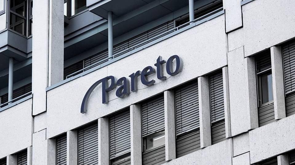 Bygningen til Pareto Bank med logoen "Pareto" på fasaden.