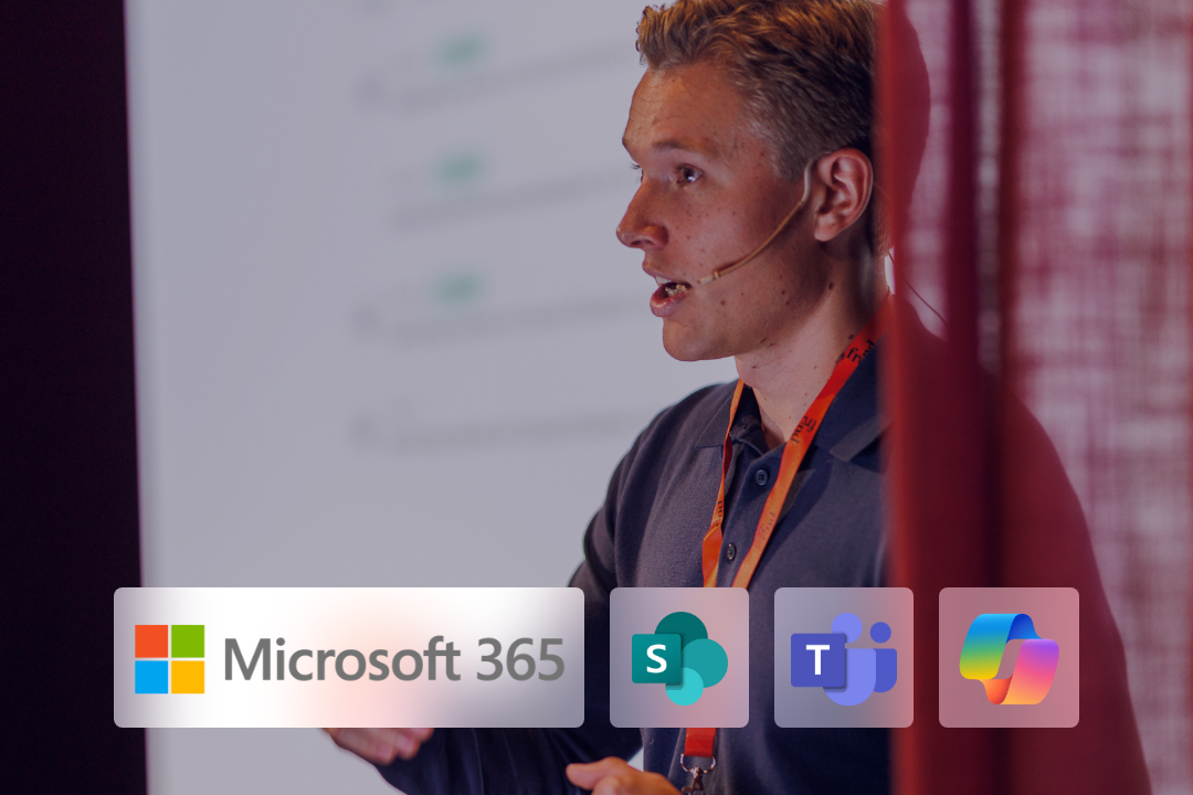 Ung mann presenterer om Microsoft 365, SharePoint, Teams og AI-muligheter.