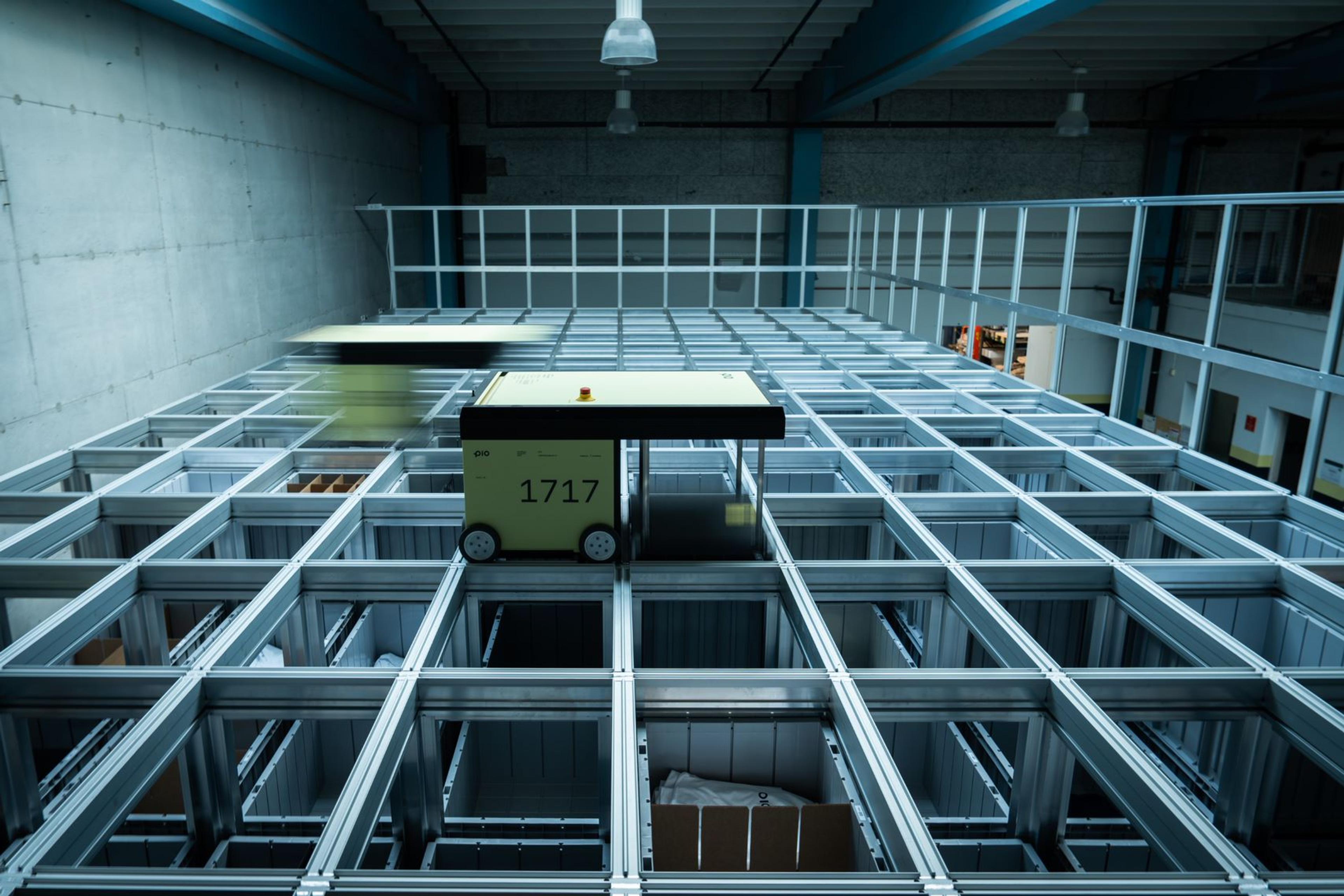 Different types of common warehouse solutions such as cube-based storage