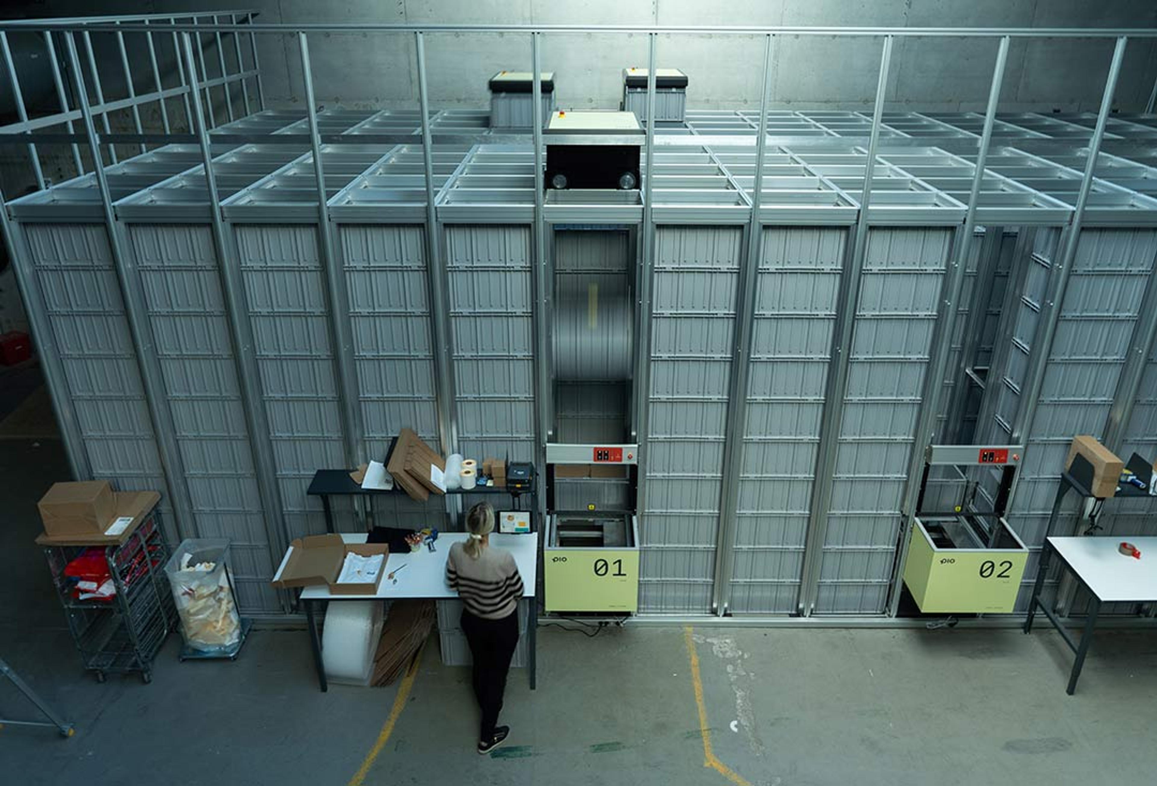 Physical warehouse automation is revolutionizing how warehouses operate, offering many benefits to those who embrace it. Find out everything you need to know. 
