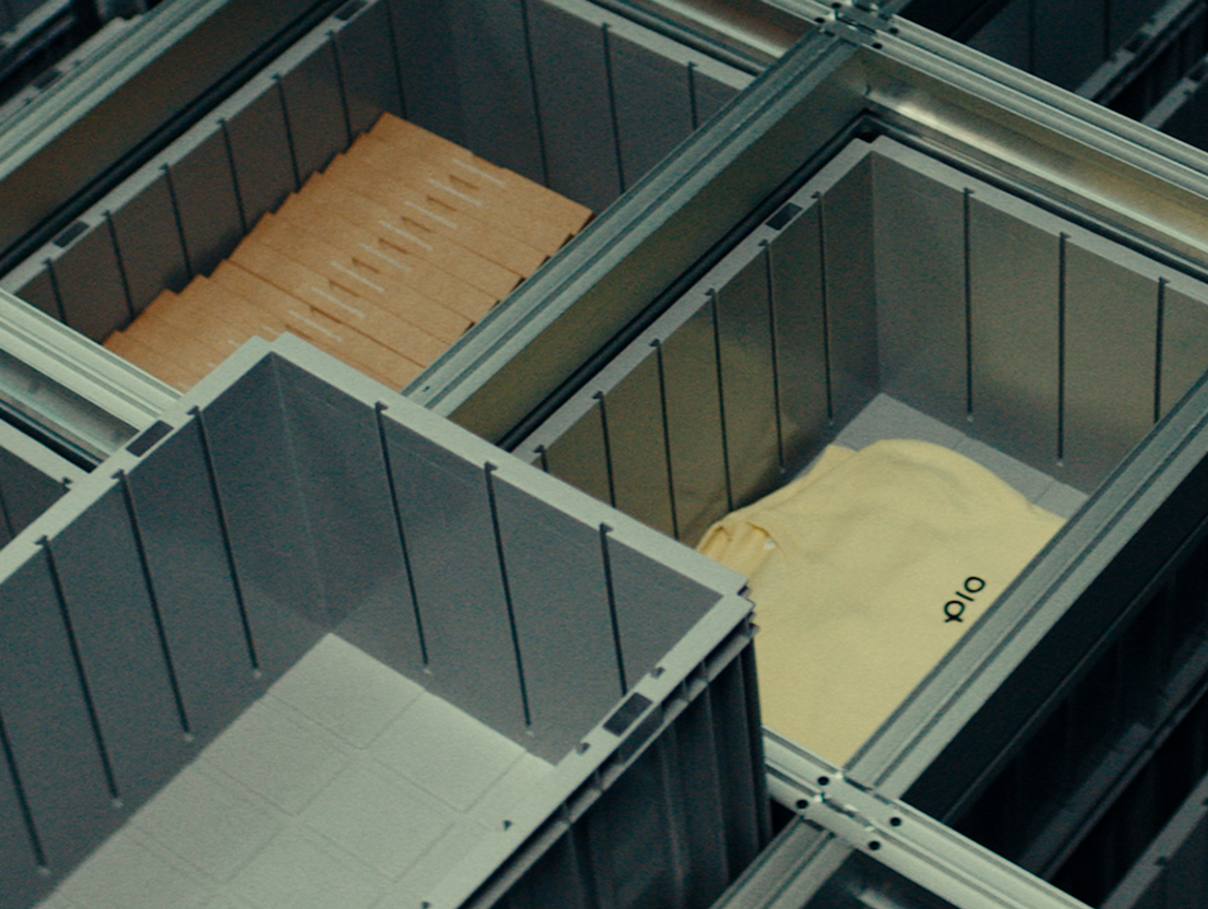 storing boxes inside storing system
