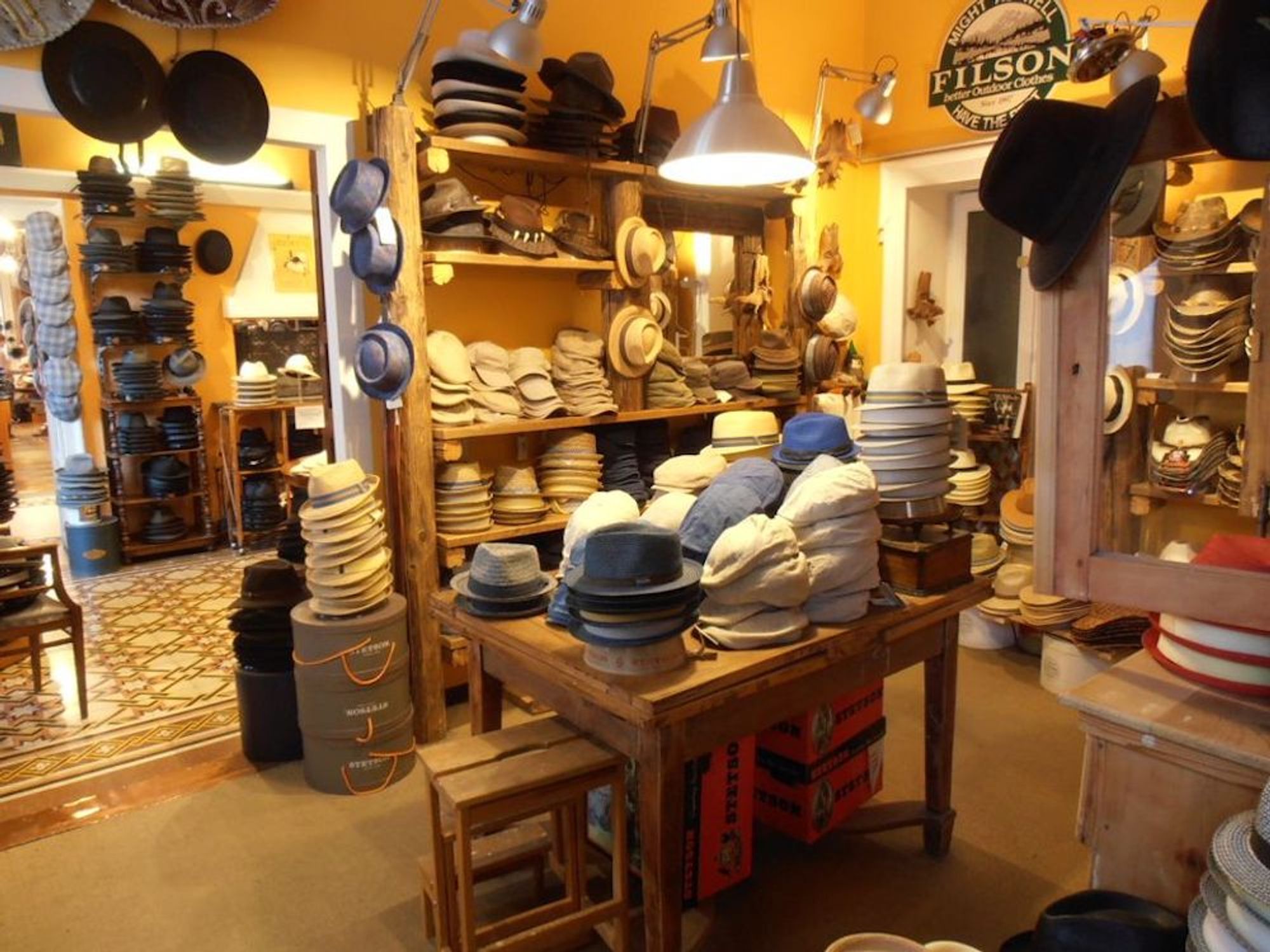 handcrafted straw hats-hero-image