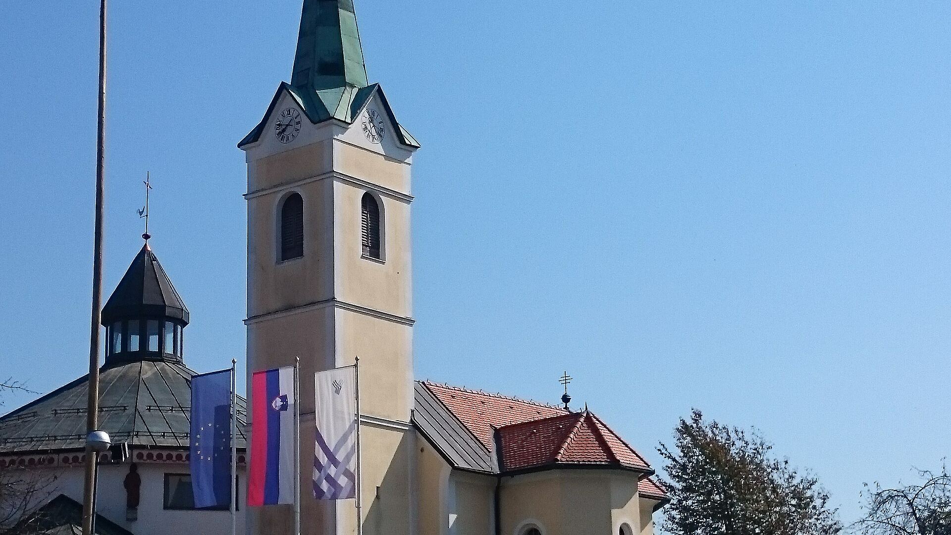 Cerkev sv. Tomaža in okrogla Marijina cerkev v Zgornjih Pirničah