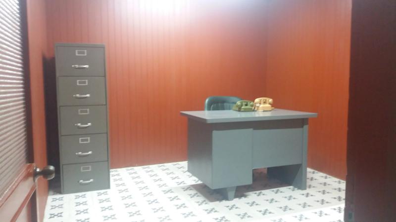 Notitieboek en koffie op een bureau, klaar voor een kennismaking