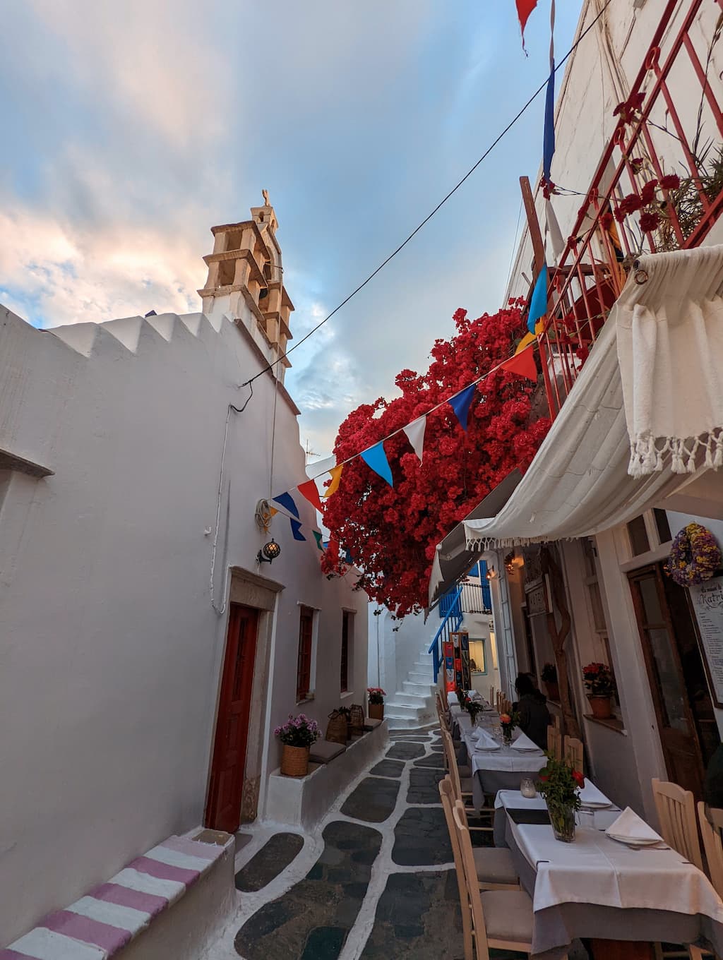 narrow streets of Mykonos town