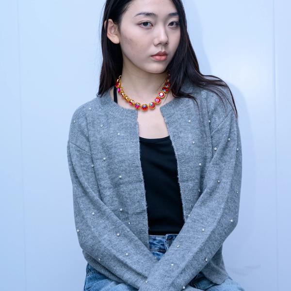 s052Misty Gray Pearl-Embellished Crew Neck Knit Cardigan 5