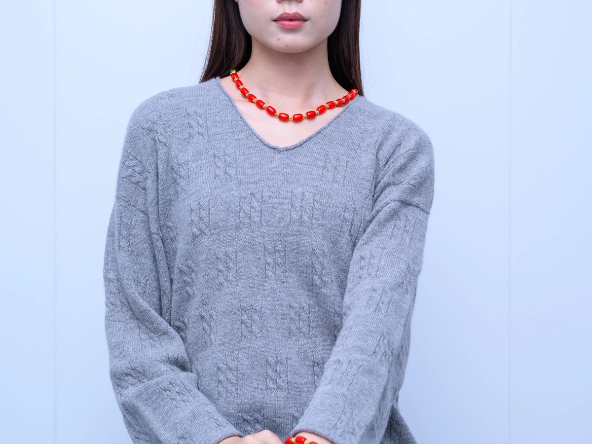 s042Misty Gray Textured V-Neck Relaxed Knit Sweater