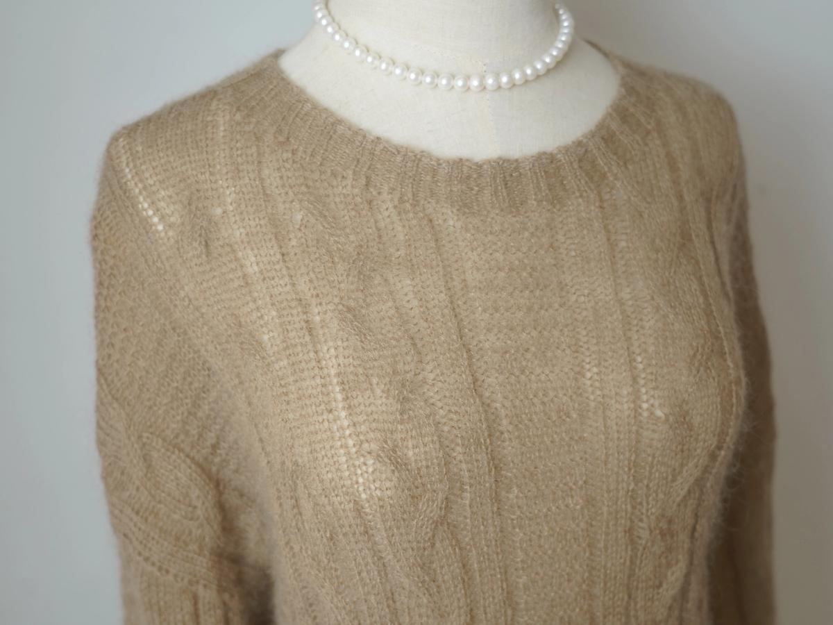 s026Camel Mohair Cable Knit Crew Neck Sweater