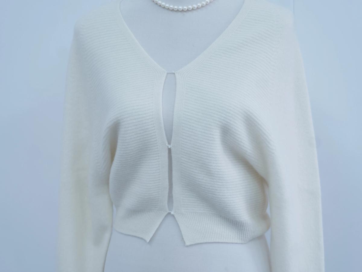 s001Cream White V-Neck Textured Knitted Cardigan