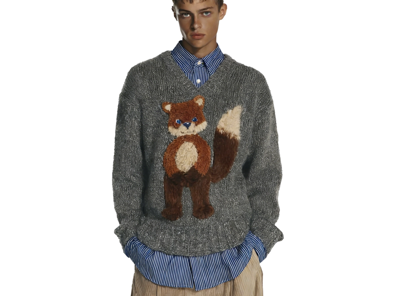m025Fluffy Fox Applique V-Neck Knit Sweater