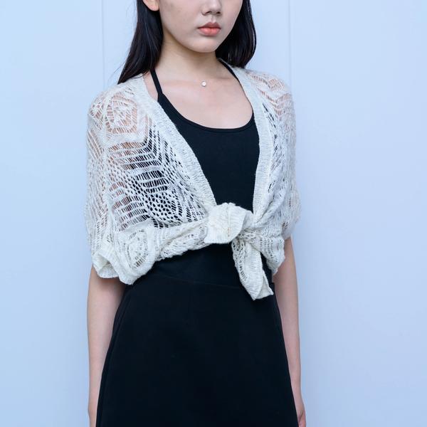 s028Off-White Diagonal Hollow-Out Tie-Front Knit Cardigan 2