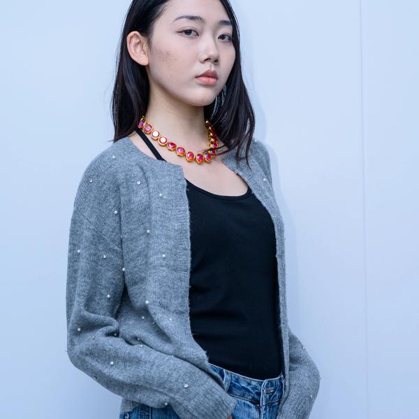 s052Misty Gray Pearl-Embellished Crew Neck Knit Cardigan 3