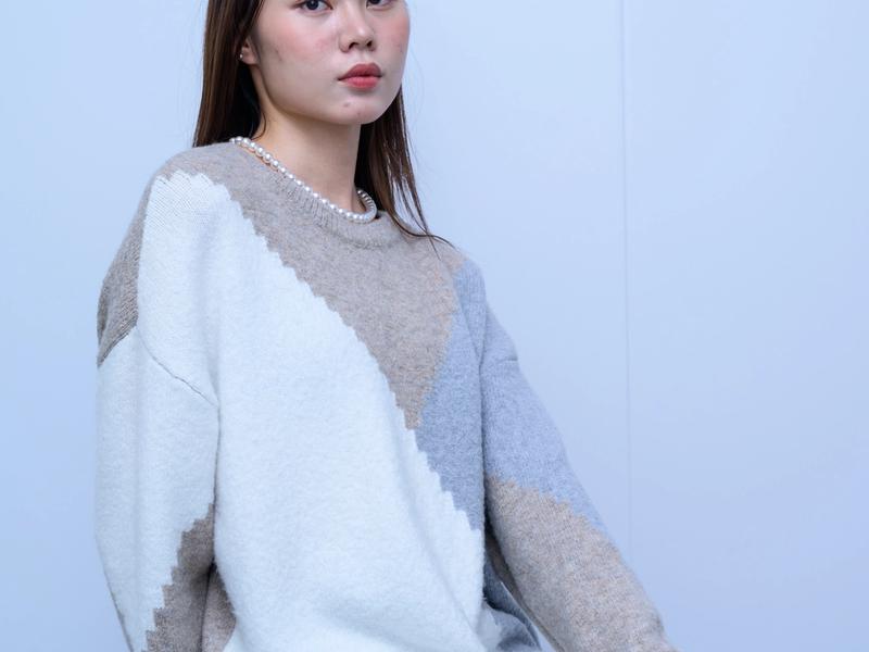 s033Misty Color-Blocked Diagonal Stripe Crew Neck Sweater