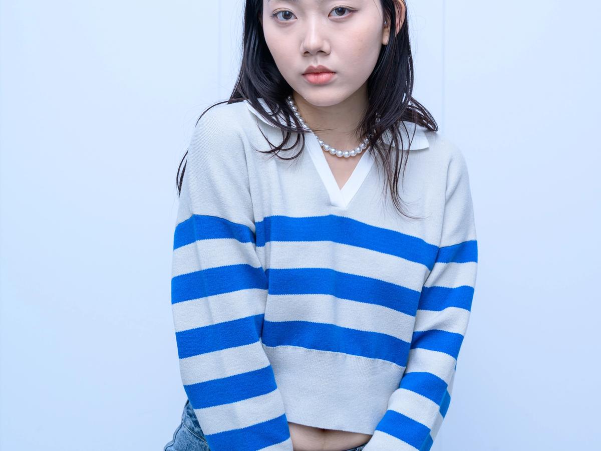 s054Contrast Stripe Collared V-Neck Cropped Knit Sweater