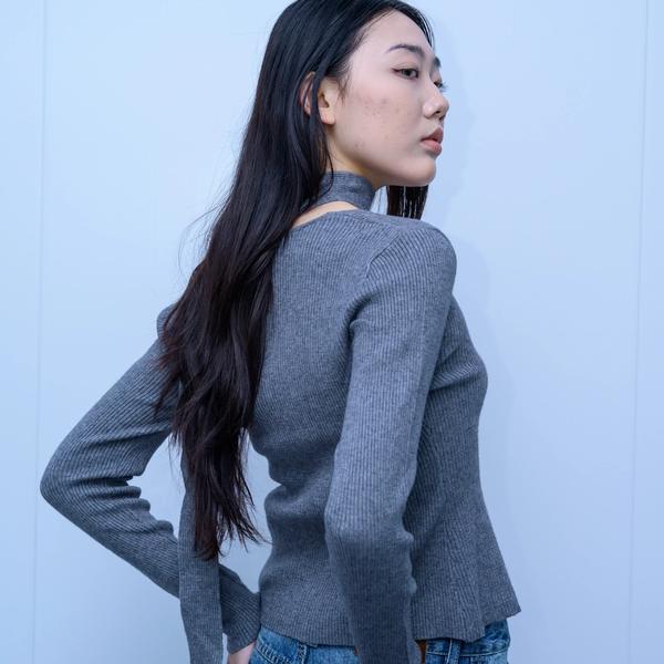 s050Misty Gray Choker Scarf Square Neck Knit Top 4