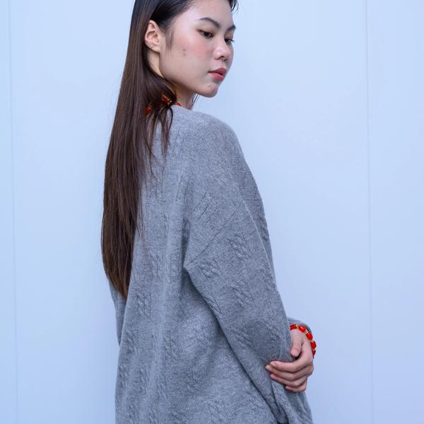 s042Misty Gray Textured V-Neck Relaxed Knit Sweater 5
