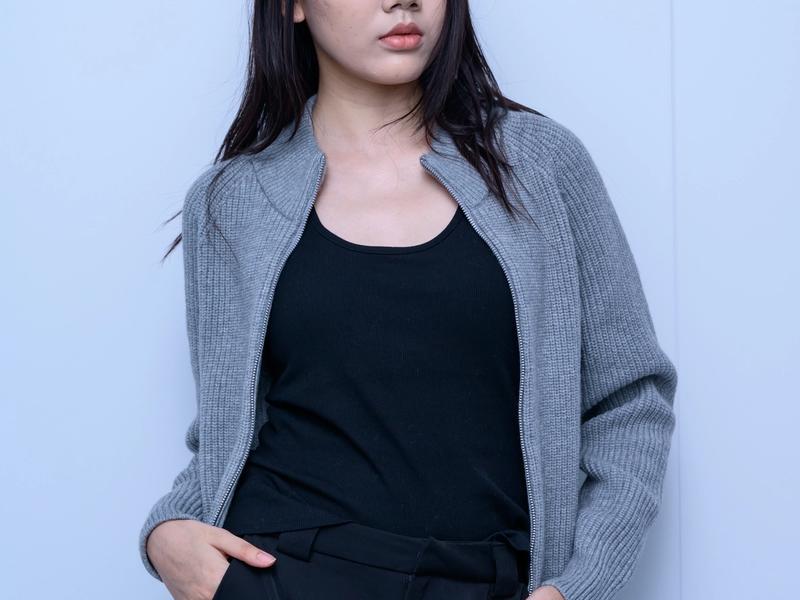 s043Misty Gray Vertical Rib Stand Collar Zip-Up Knit