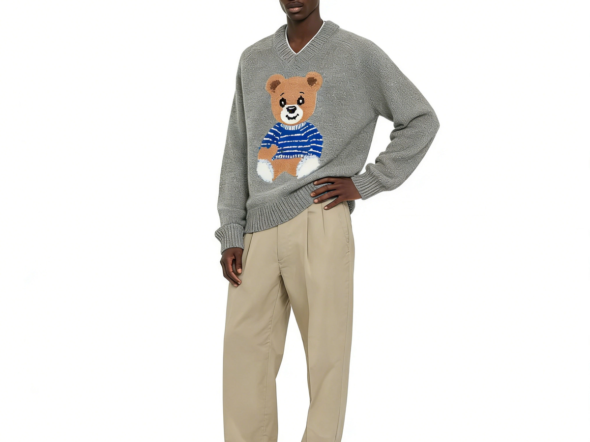 m026Striped Teddy Bear Applique V-Neck Knit Sweater