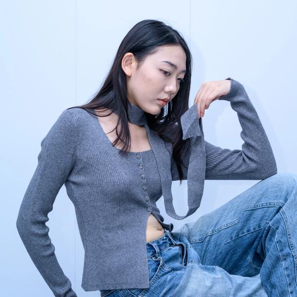 s050Misty Gray Choker Scarf Square Neck Knit Top 2