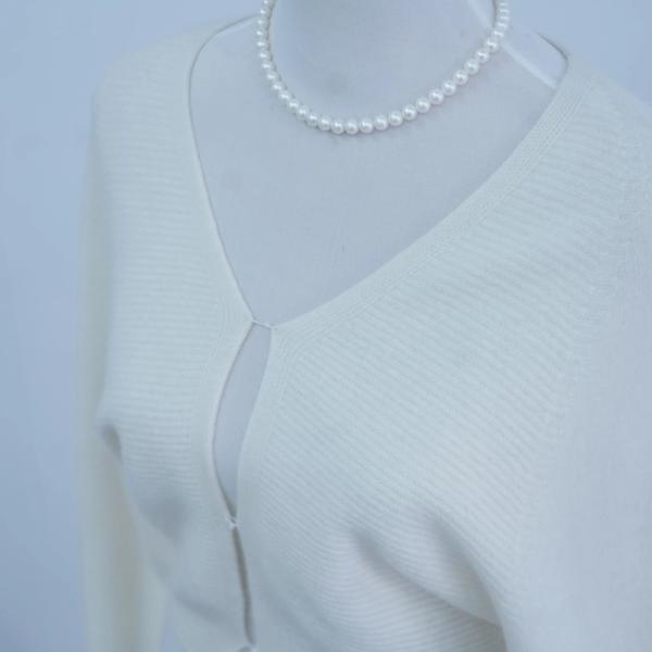 s001Cream White V-Neck Textured Knitted Cardigan 2