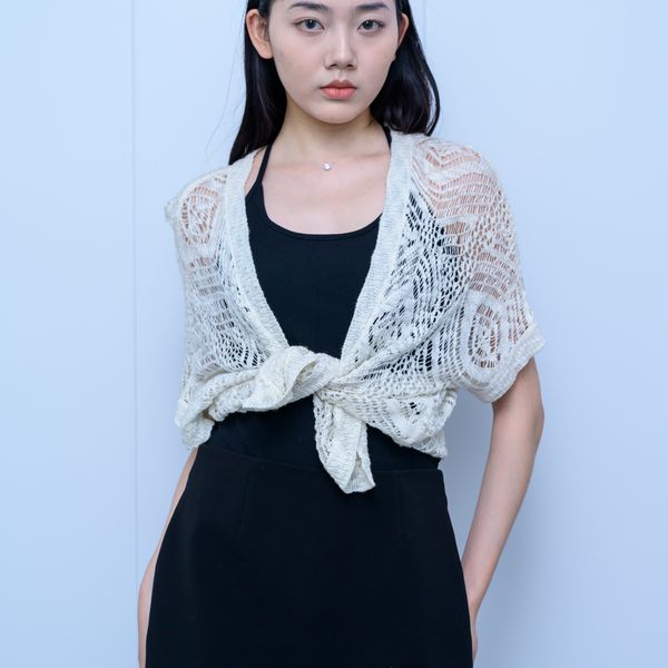 s028Off-White Diagonal Hollow-Out Tie-Front Knit Cardigan 5
