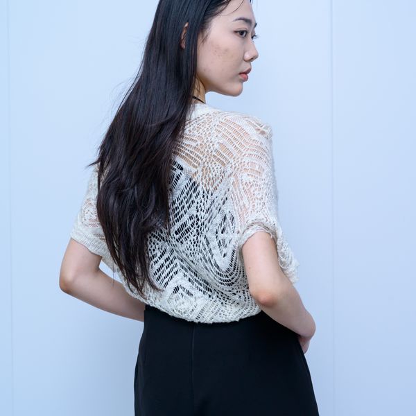 s028Off-White Diagonal Hollow-Out Tie-Front Knit Cardigan 3