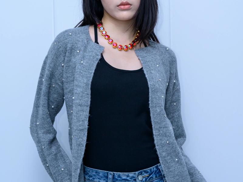 s052Misty Gray Pearl-Embellished Crew Neck Knit Cardigan