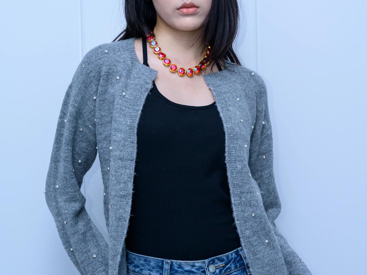 s052Misty Gray Pearl-Embellished Crew Neck Knit Cardigan