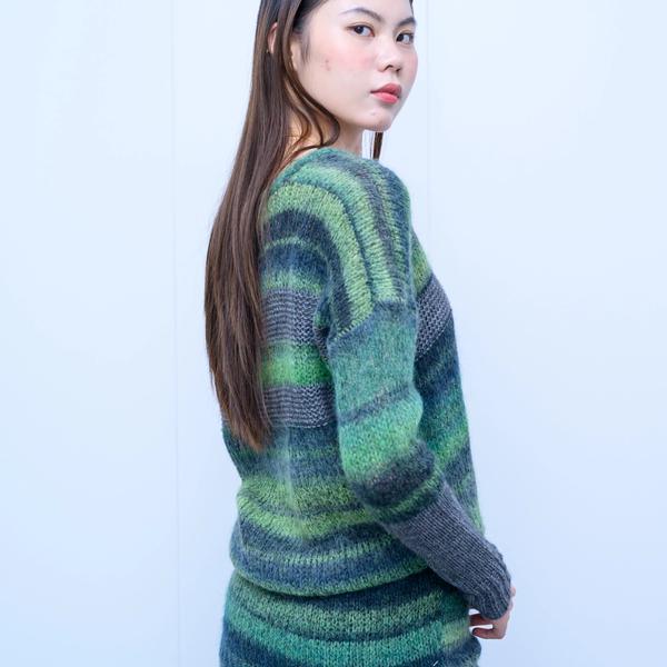 s037Forest Gradient Stripe Crew Neck Knit Sweater 3