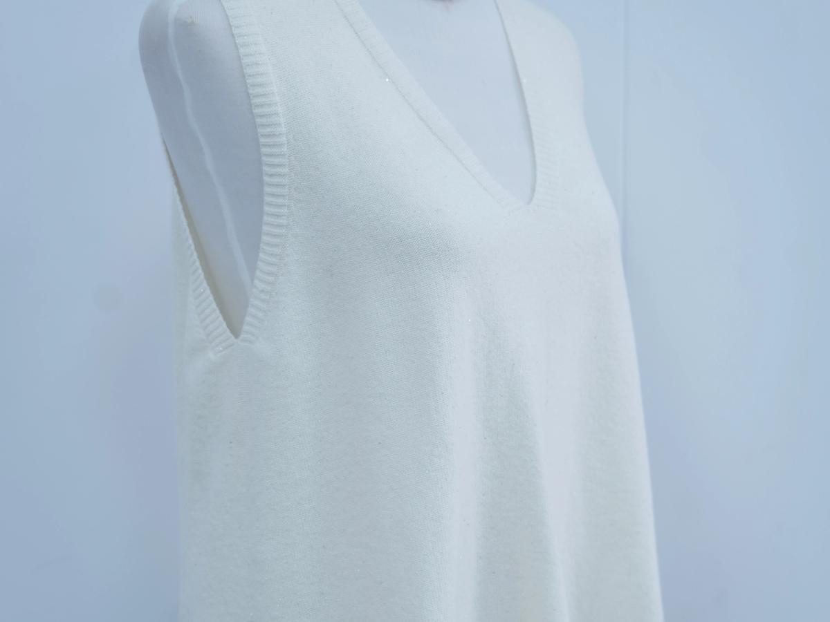 s002Cream White V-Neck Split-Side Knitted Vest