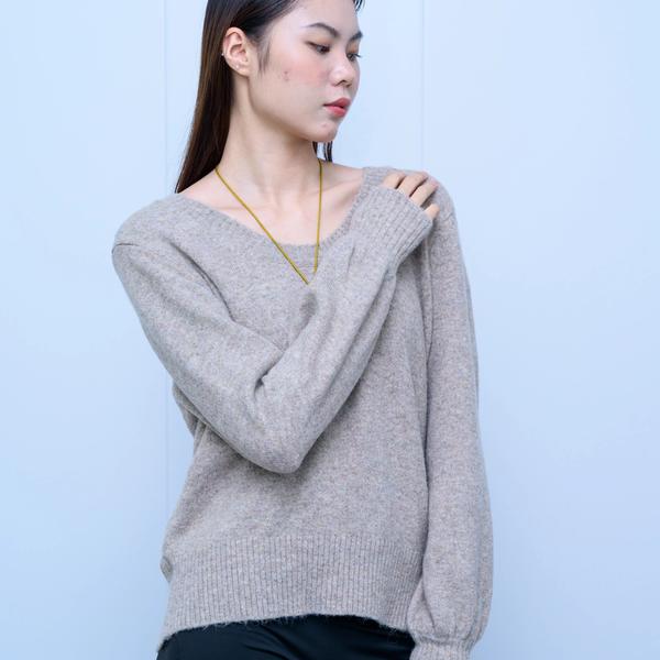 s038Misty Light Gray V-Neck Relaxed Knit Top 2