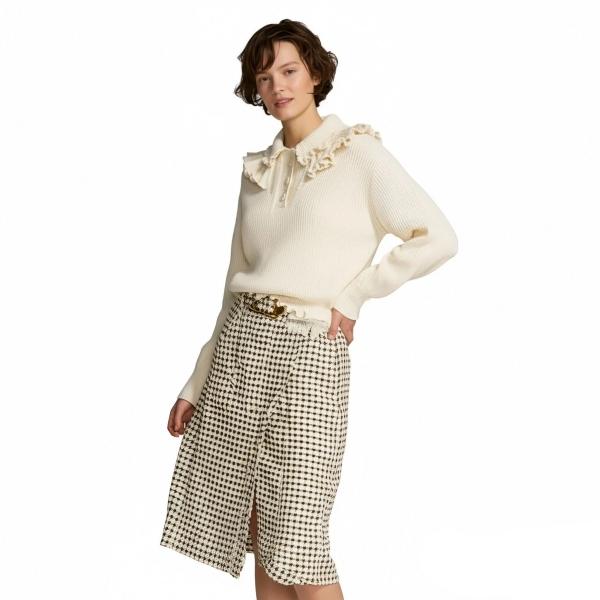 s096Off-White Ruffled Polo Collar Knit Top 3