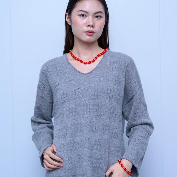 s042Misty Gray Textured V-Neck Relaxed Knit Sweater 4