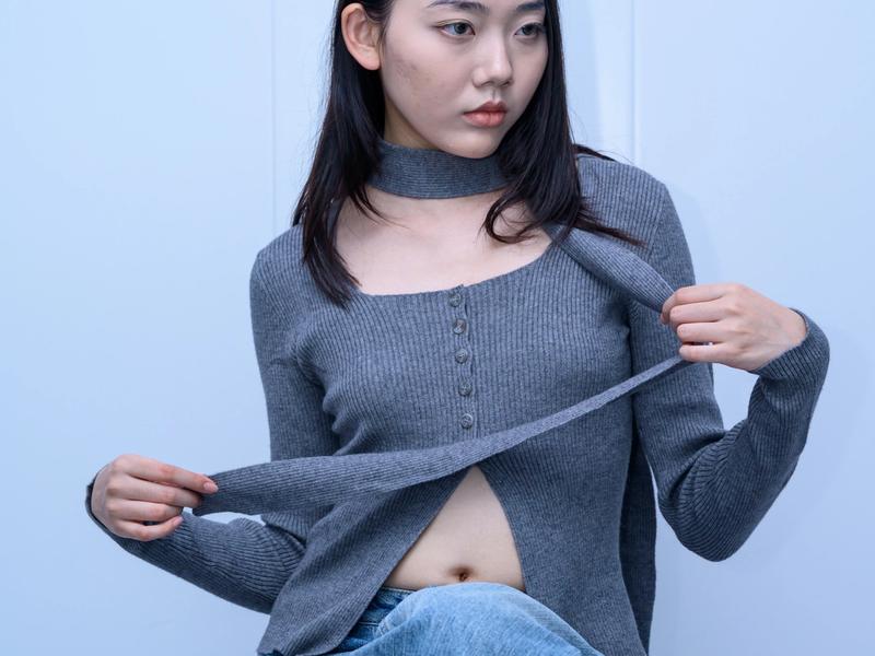 s050Misty Gray Choker Scarf Square Neck Knit Top