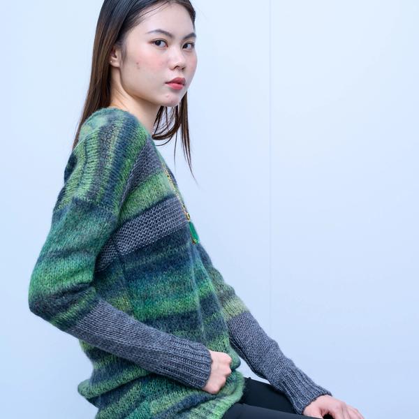 s037Forest Gradient Stripe Crew Neck Knit Sweater 4
