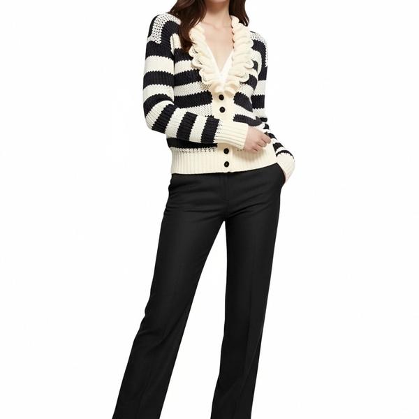 s082Black & White Striped Ruffled Knit Cardigan 4