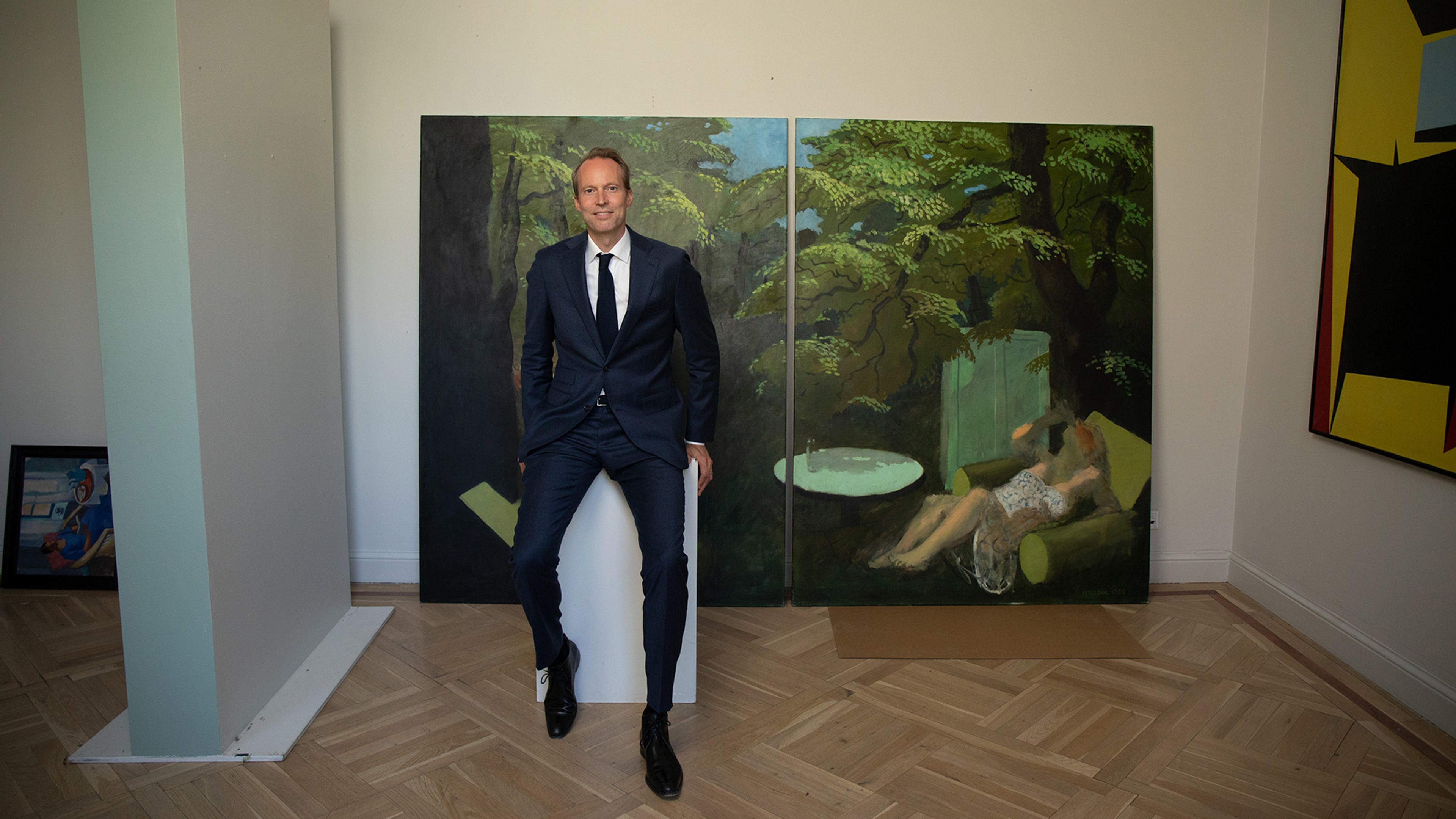 Pontus Silfverstolpe, bakgrund en stor målad tavla.