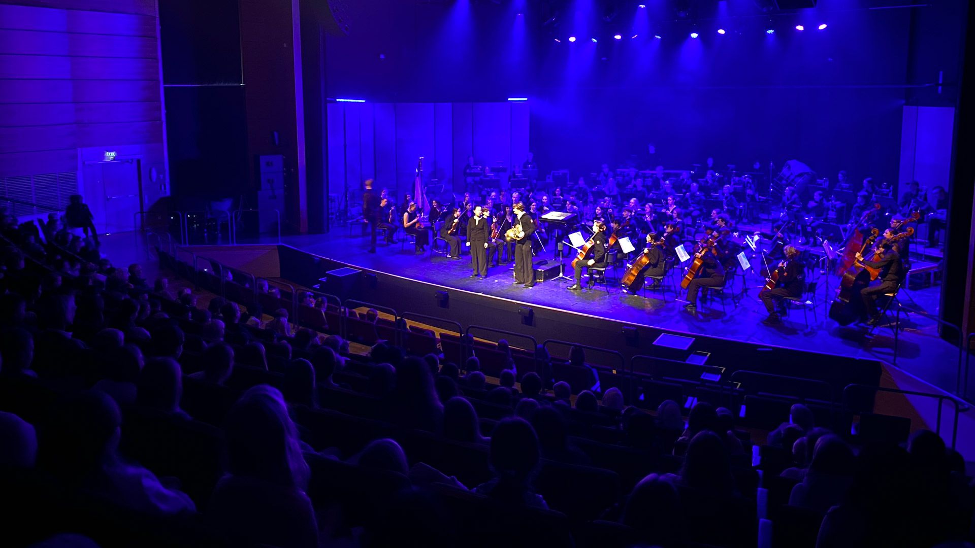 Vägus på scen taget från höger sida