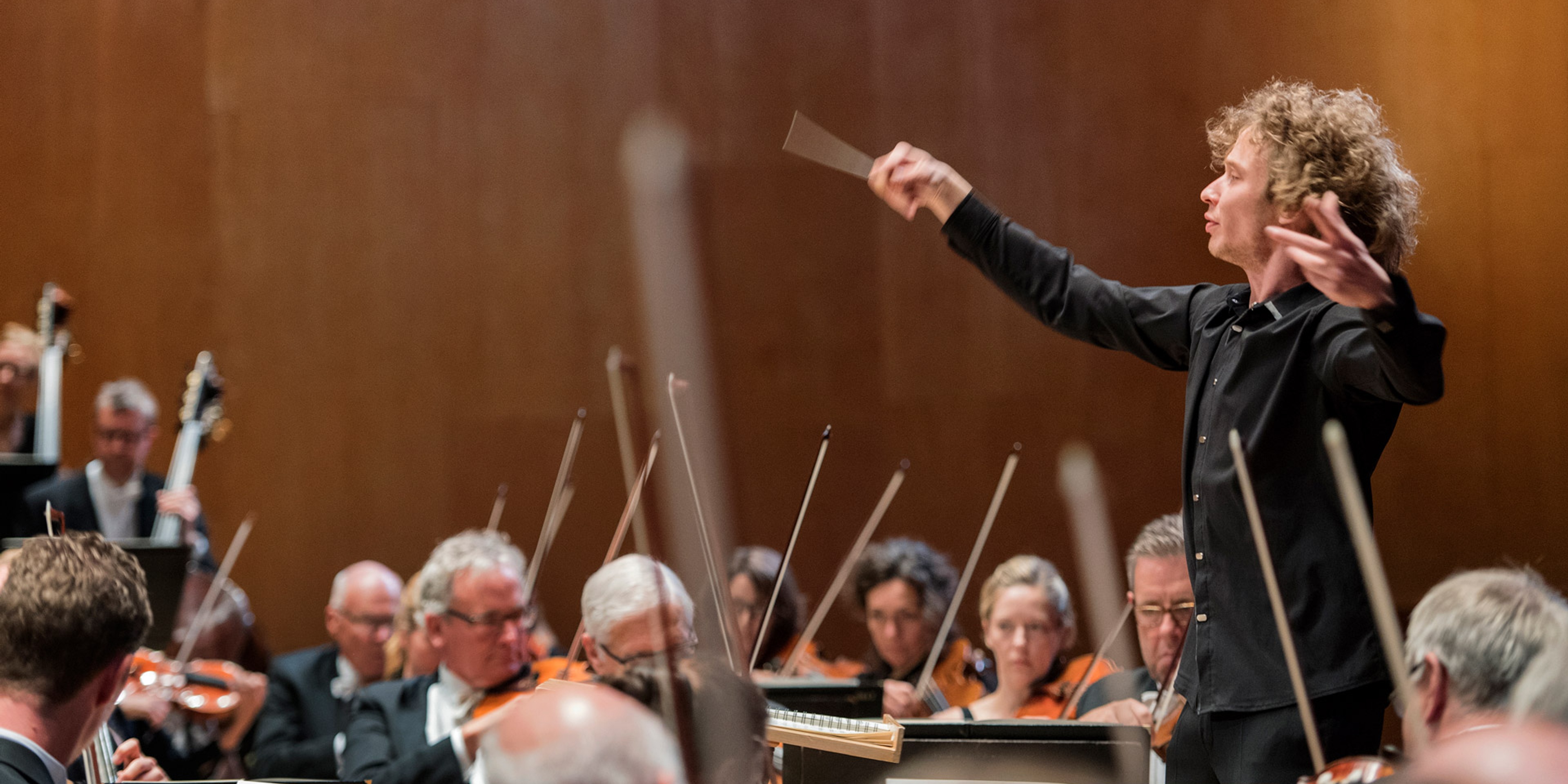 Santtu-Matias Rouvali dirigerar Göteborgs Symfoniker