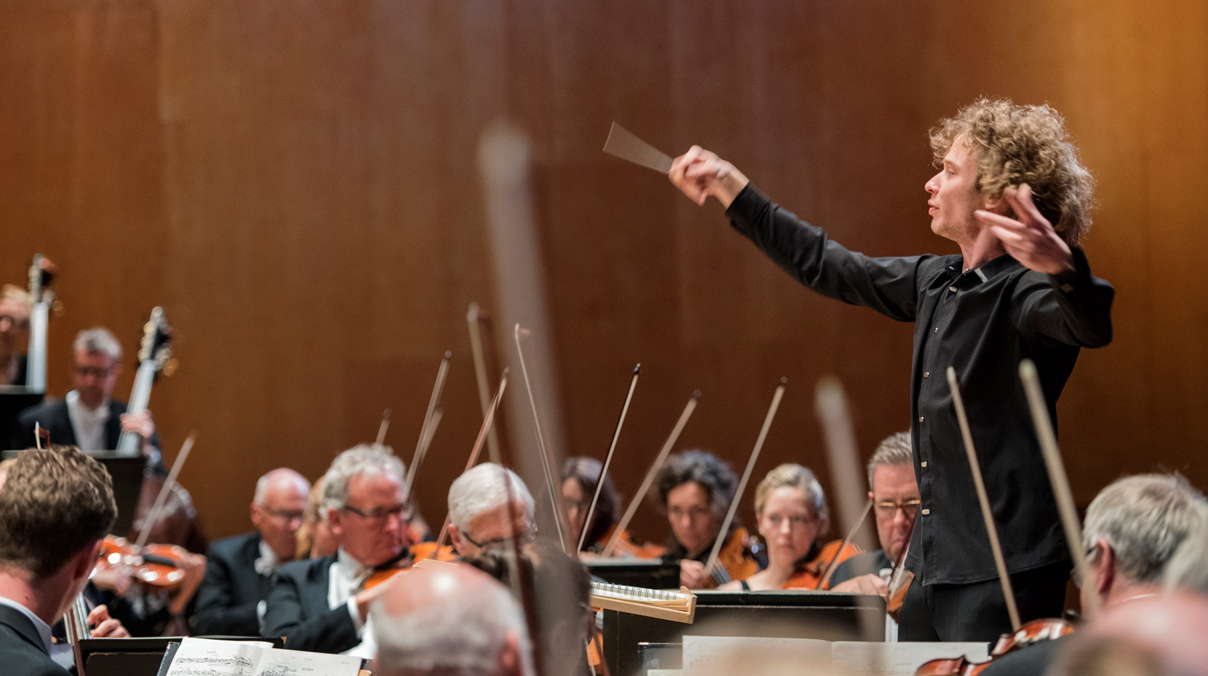 Santtu-Matias Rouvali dirigerar Göteborgs Symfoniker