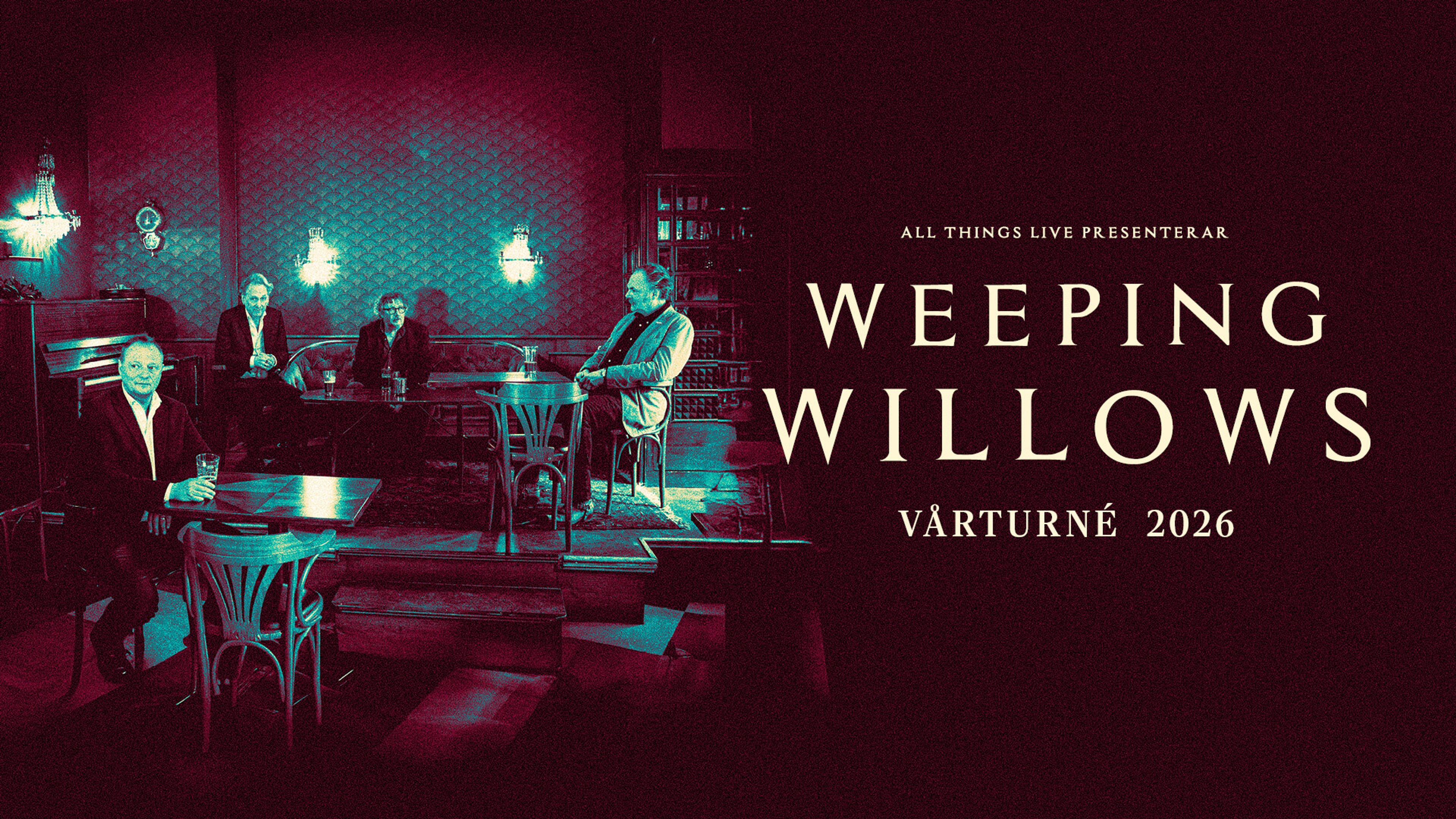 Weeping Willowes sitter vid bord med piano i bakgrunden. TEXT: Weeping Willows Vårturné 2026