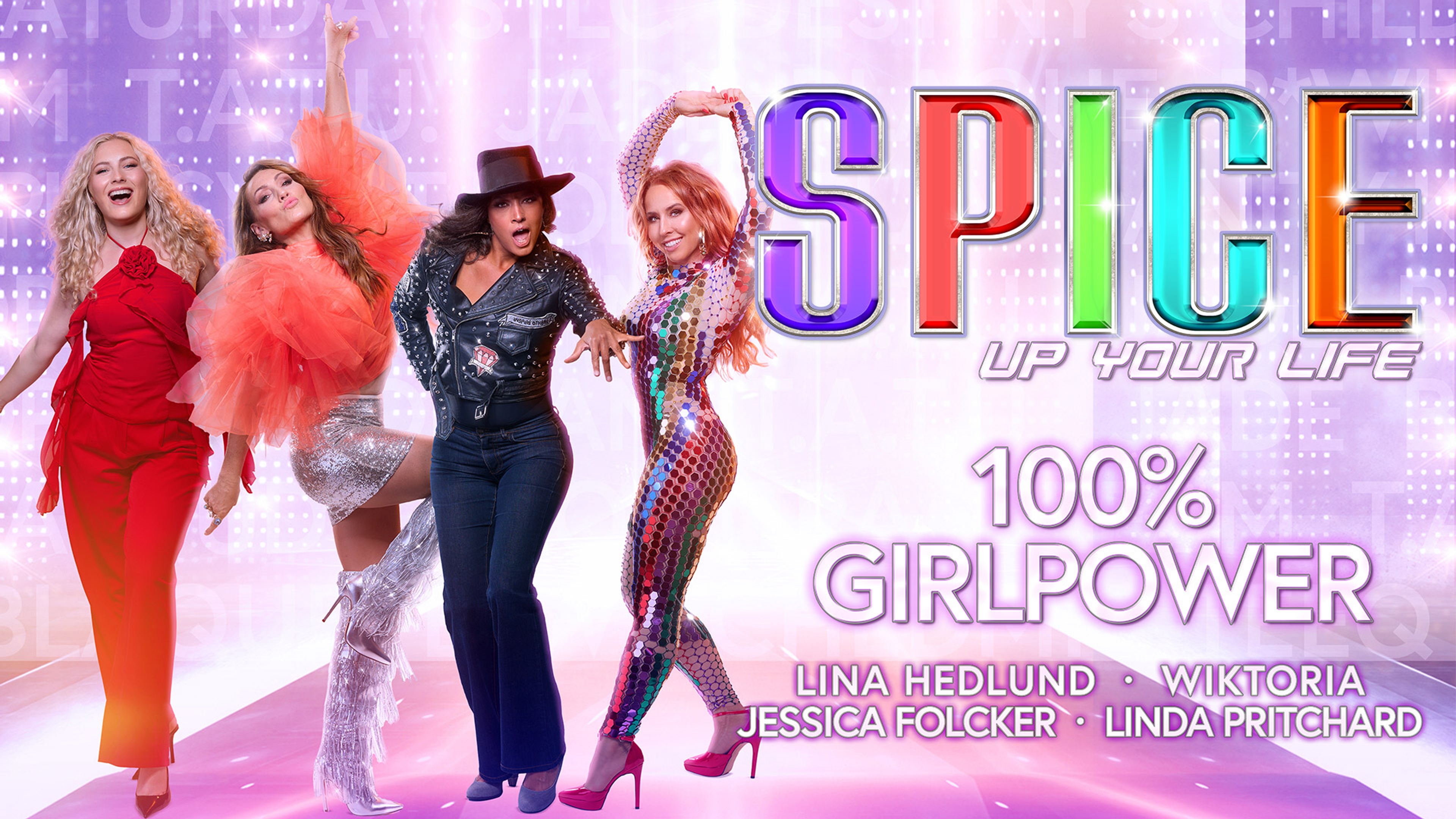 Fyra kvinnliga artister iklädda glittriga kläder.