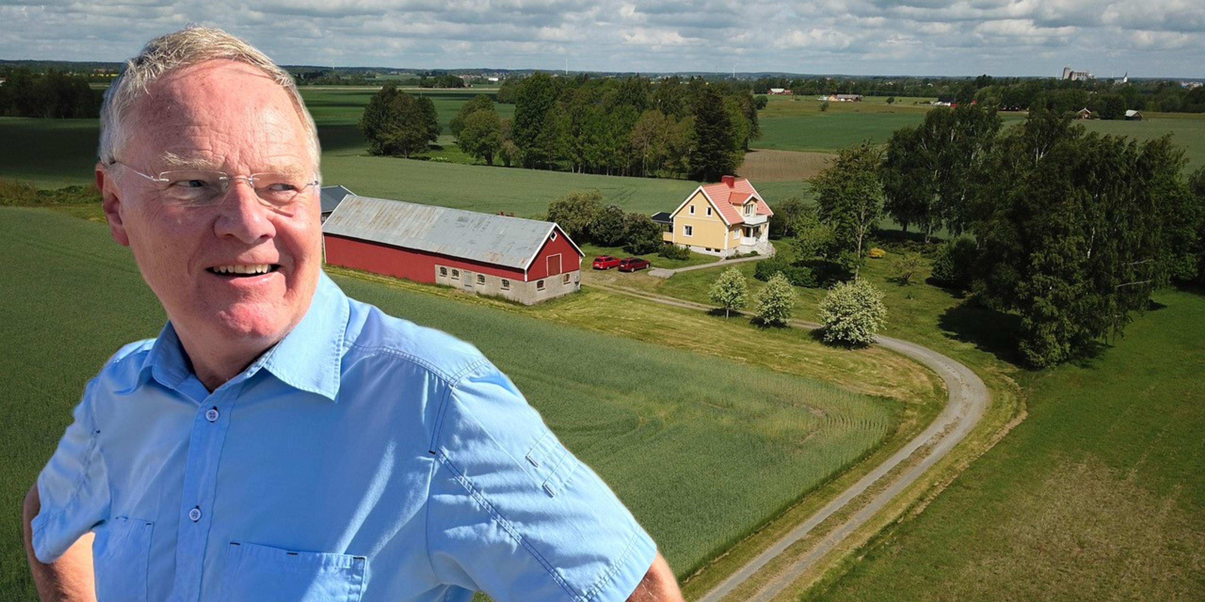 Egon Malmgren står och ler inklippt över ett flygfoto av sitt barndomshem i Naum