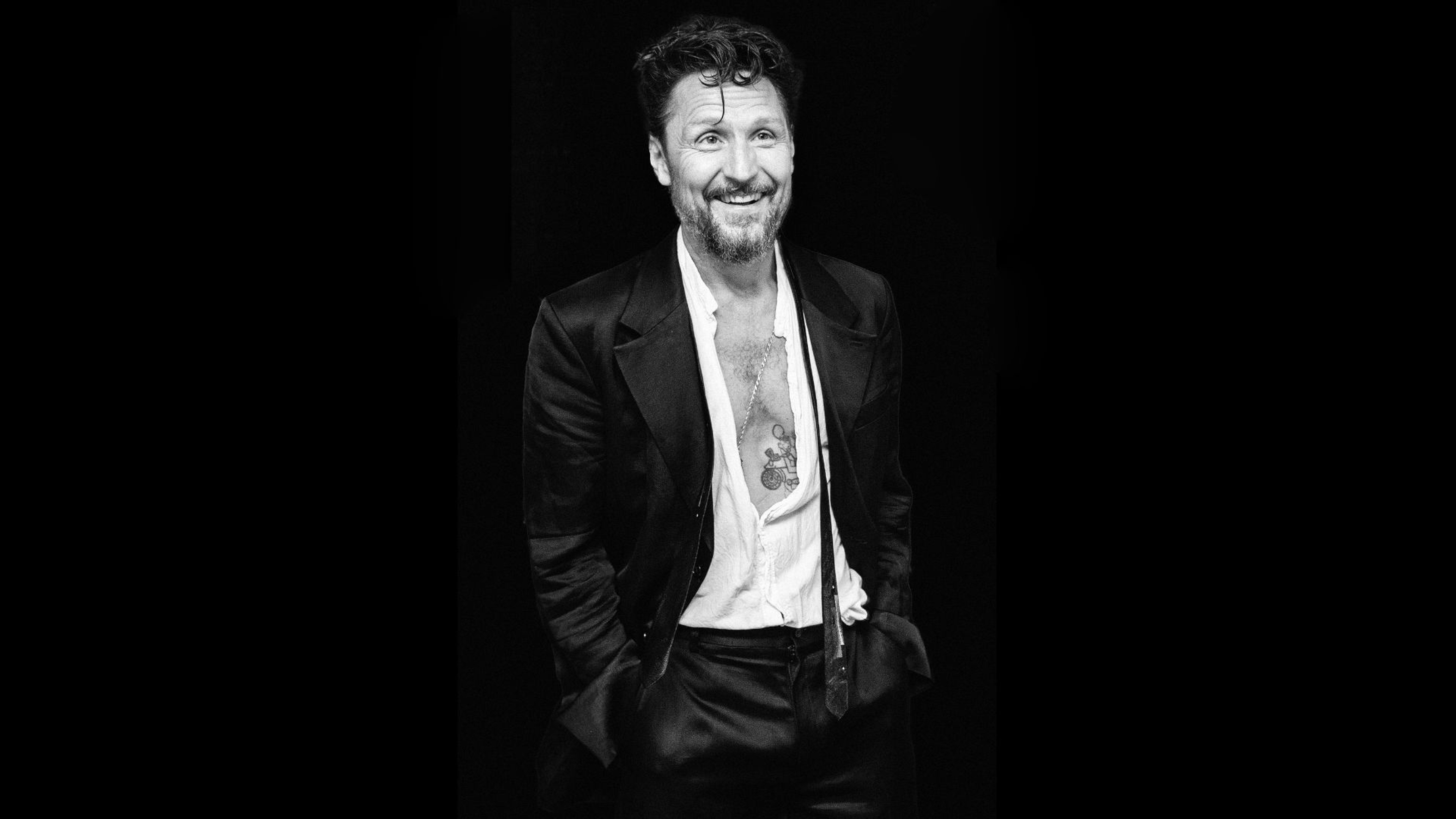 Anders ”Moneybrother” Wendin, halvkropp, svartvit bild.
