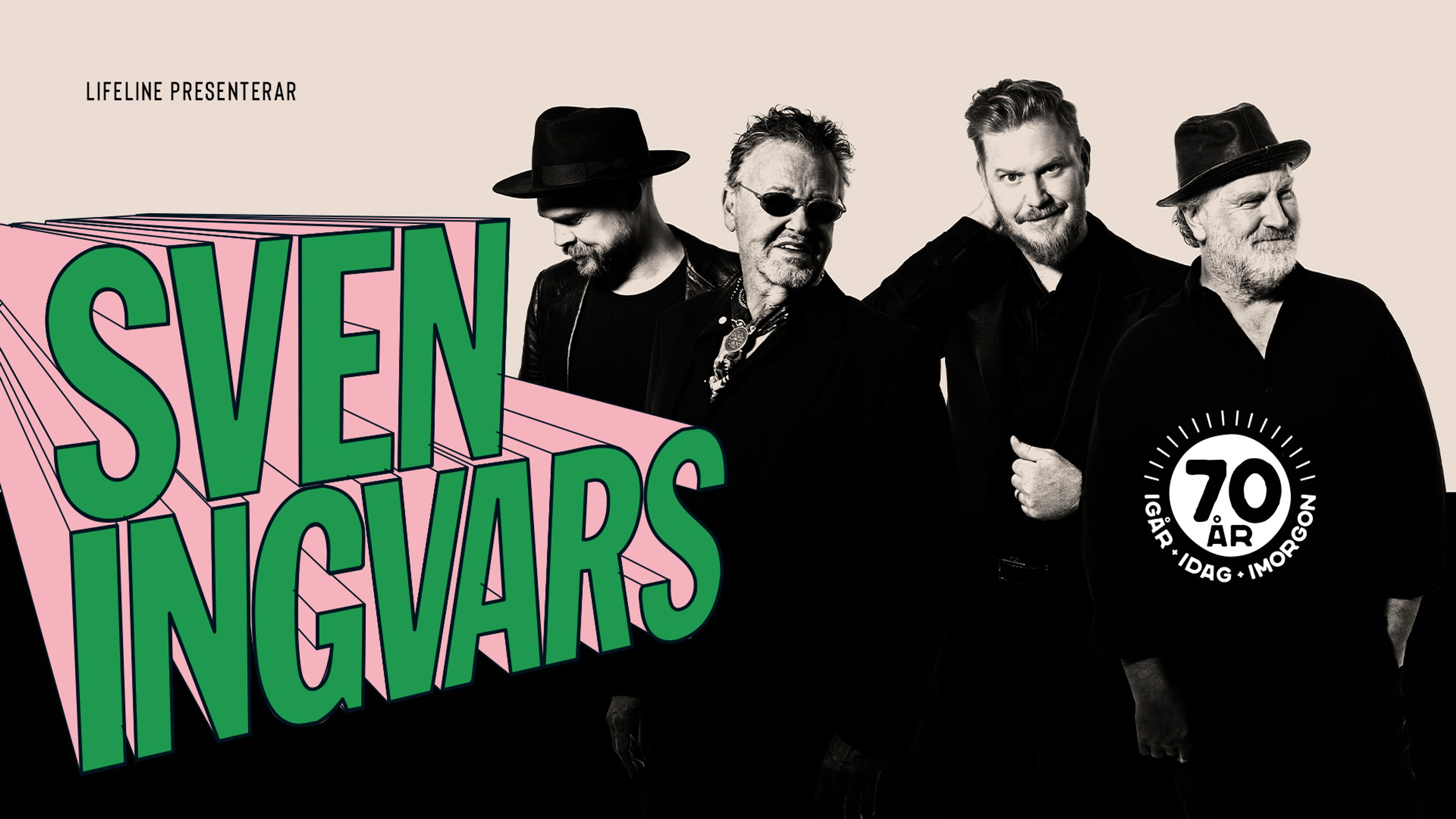 Bandet står uppradade. Text: Sven Ingvars.