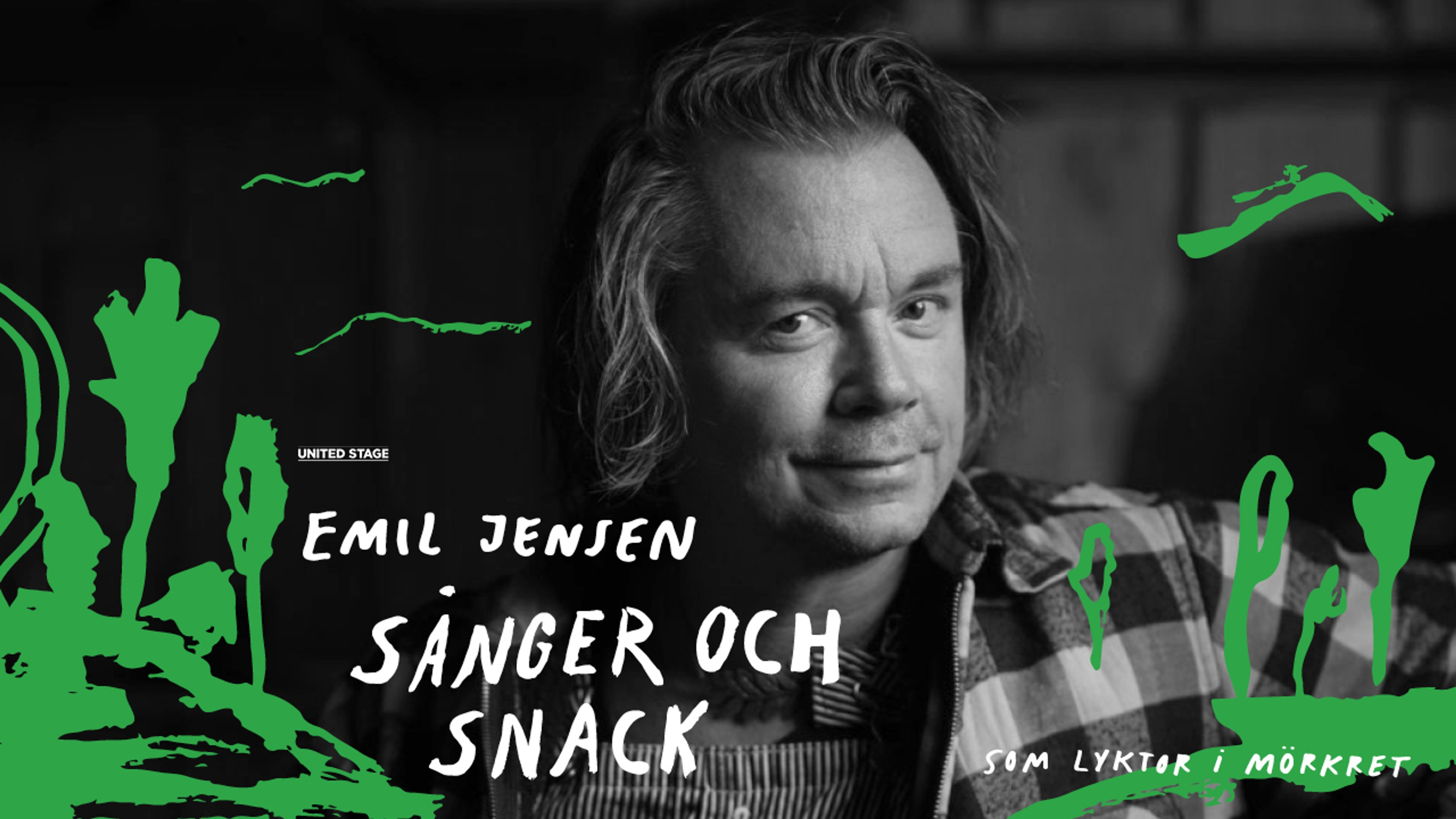 Emil Jensen sitter i en fåtölj, med ett leende och sned blick in i kameran.
